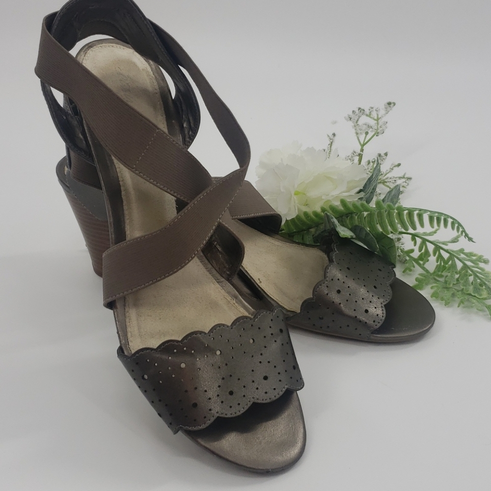 Easy Street Heeled Pewter Sandals size 11